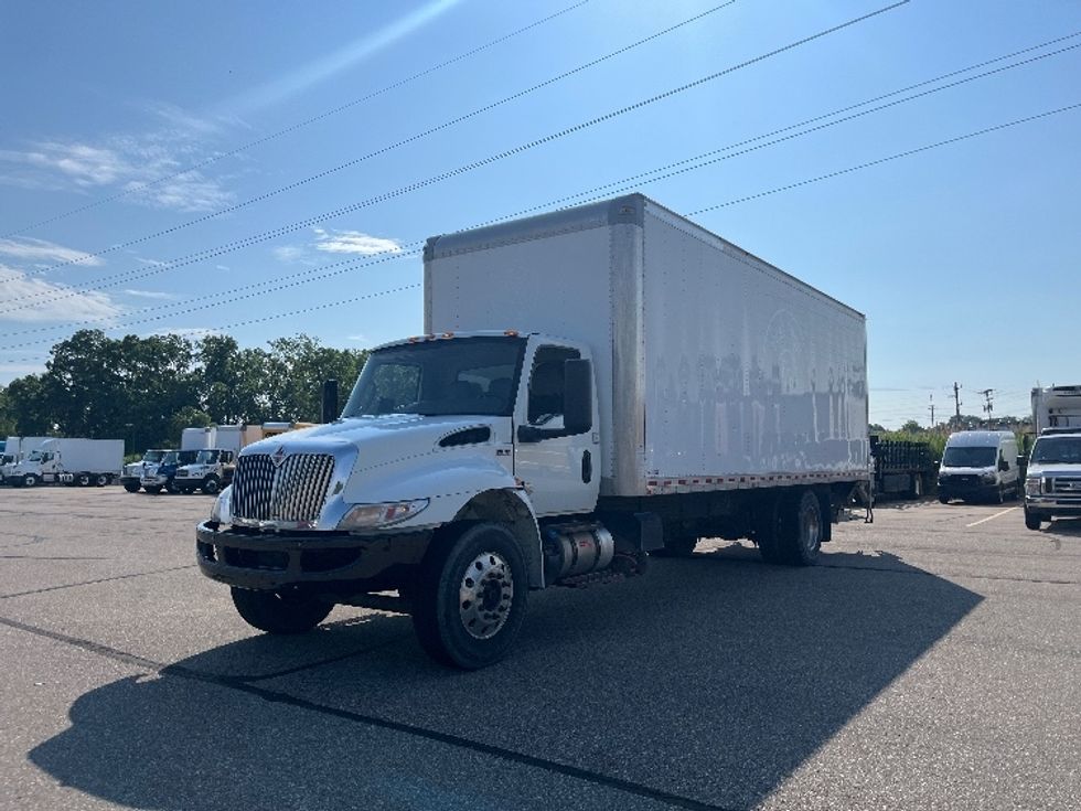 Medium Duty Box Truck-Light and Medium Duty Trucks-International-2020-MV607-Allen Park-MI-217,825\n\t\tmiles-$ 44,750 - Image 3