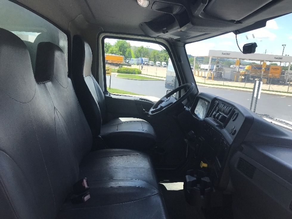 Medium Duty Box Truck-Light and Medium Duty Trucks-International-2020-MV607-Allentown-PA-266,366\n\t\tmiles-$ 36,750 - Image 22