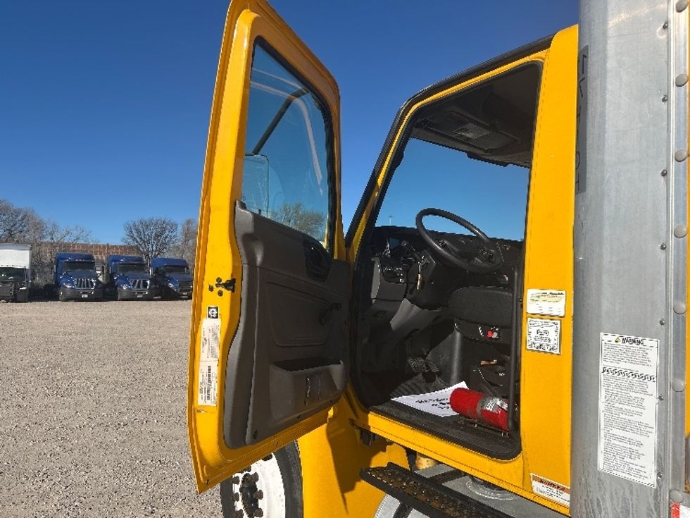 Medium Duty Box Truck-Light and Medium Duty Trucks-International-2020-MV607-Amarillo-TX-185,652\n\t\tmiles-$ 31,000 - Image 17