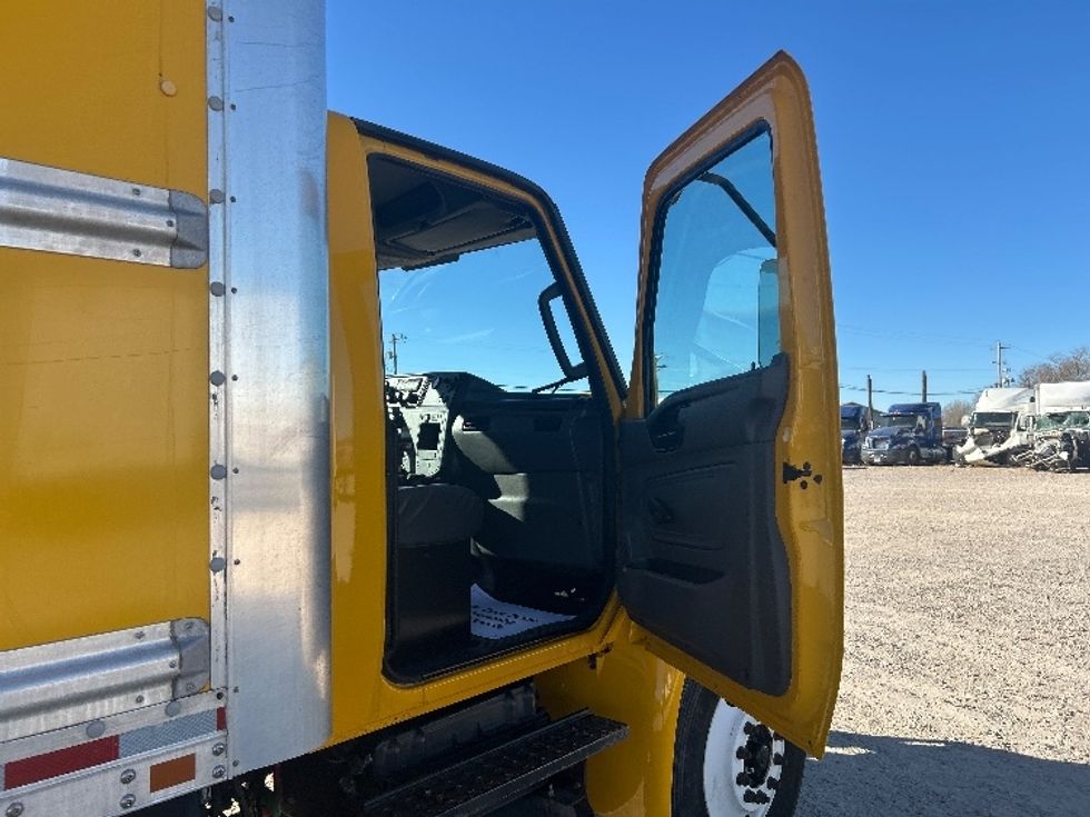 Medium Duty Box Truck-Light and Medium Duty Trucks-International-2020-MV607-Amarillo-TX-185,652\n\t\tmiles-$ 31,000 - Image 20