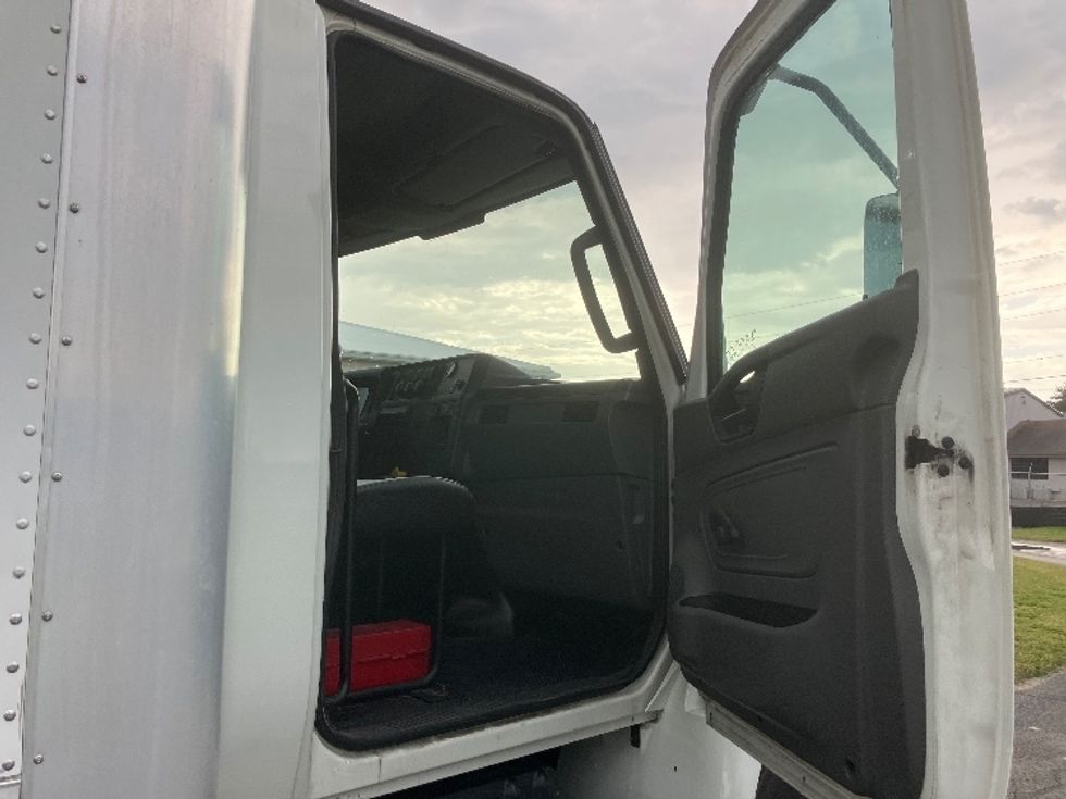 Medium Duty Box Truck-Light and Medium Duty Trucks-International-2020-MV607-Apopka-FL-135,582\n\t\tmiles-$ 58,000 - Image 19