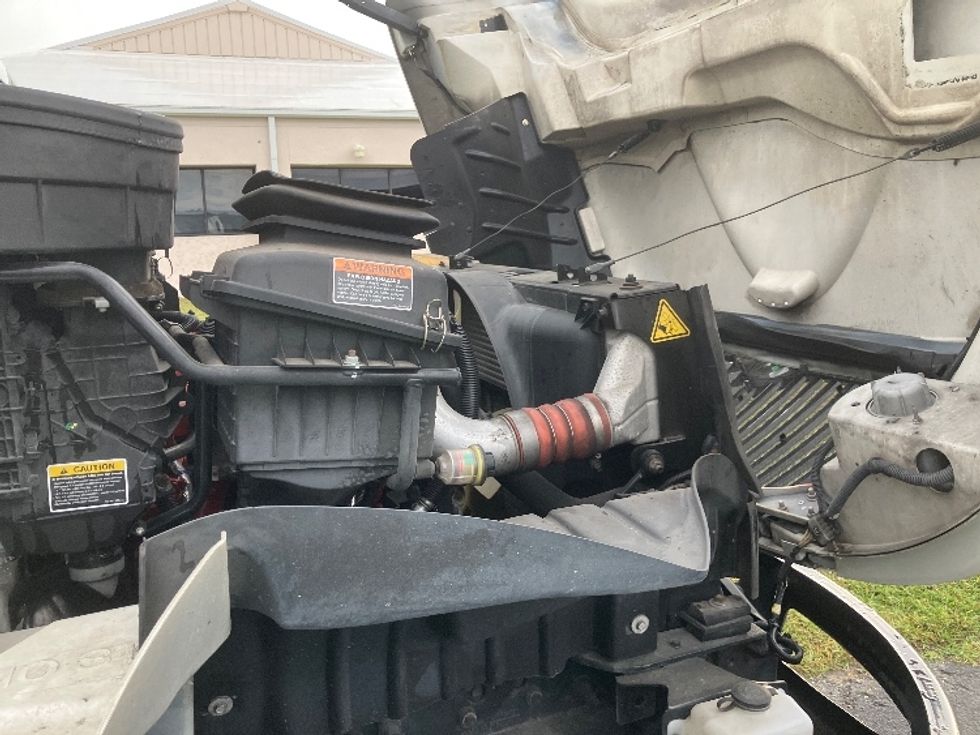 Medium Duty Box Truck-Light and Medium Duty Trucks-International-2020-MV607-Apopka-FL-135,582\n\t\tmiles-$ 58,000 - Image 22