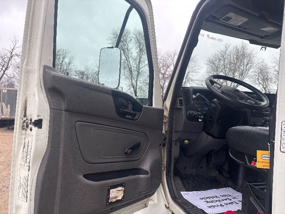 Medium Duty Box Truck-Light and Medium Duty Trucks-International-2020-MV607-Asheville-NC-264,400\n\t\tmiles-$ 36,500 - Image 16