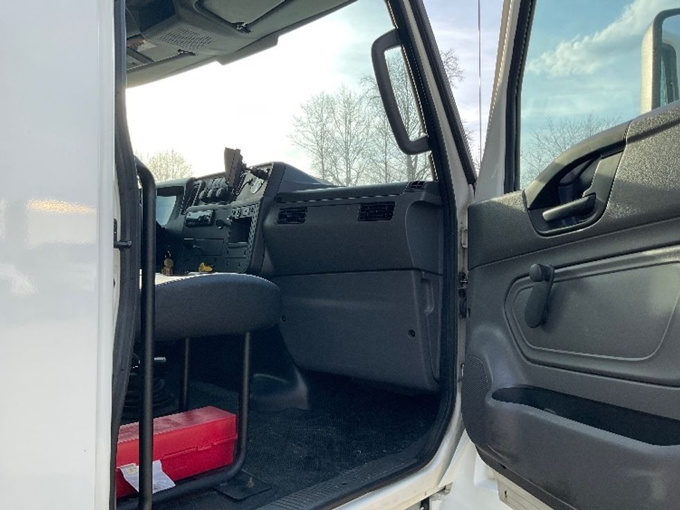 Medium Duty Box Truck-Light and Medium Duty Trucks-International-2020-MV607-Asheville-NC-82,824\n\t\tmiles-$ 49,250 - Image 17