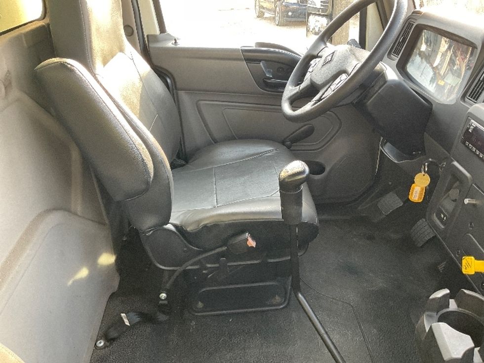 Medium Duty Box Truck-Light and Medium Duty Trucks-International-2020-MV607-Asheville-NC-82,824\n\t\tmiles-$ 49,250 - Image 19