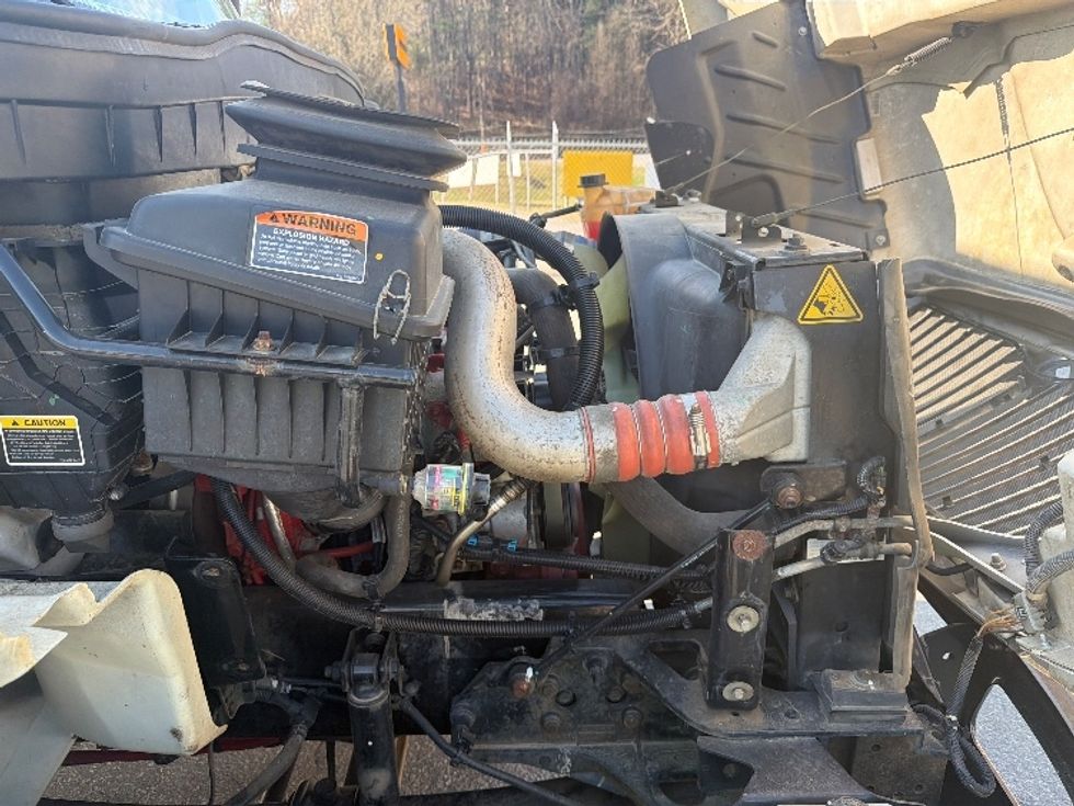 Medium Duty Box Truck-Light and Medium Duty Trucks-International-2020-MV607-Asheville-NC-82,824\n\t\tmiles-$ 49,250 - Image 20