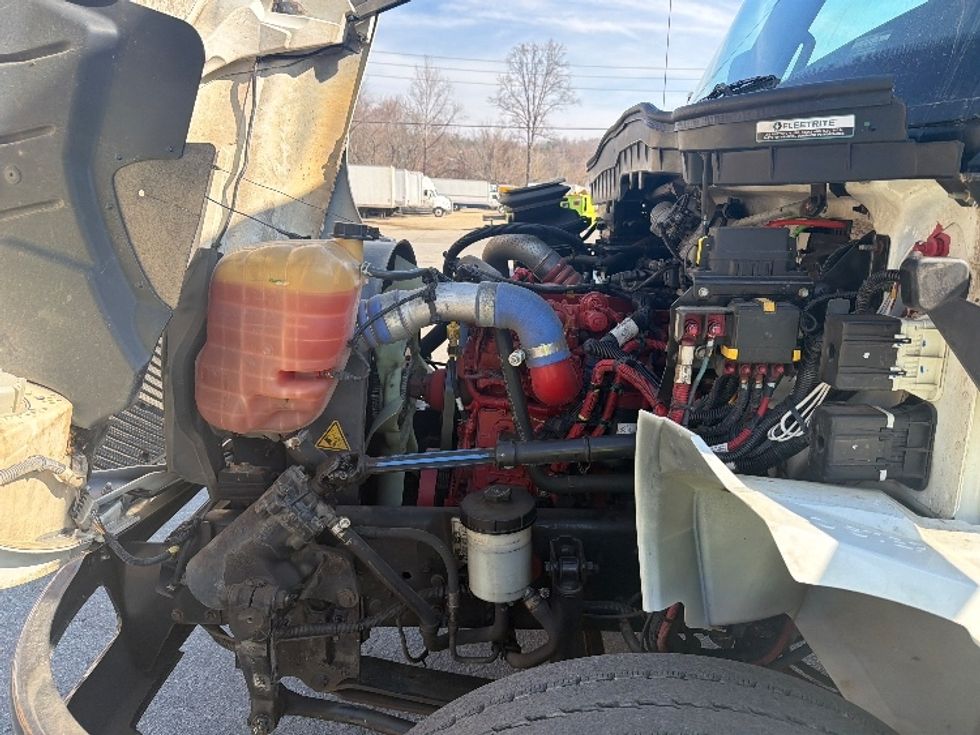 Medium Duty Box Truck-Light and Medium Duty Trucks-International-2020-MV607-Asheville-NC-82,824\n\t\tmiles-$ 49,250 - Image 23