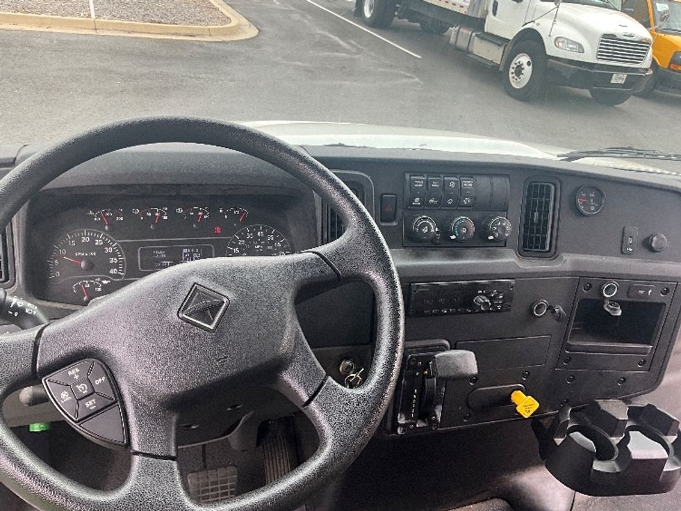 Medium Duty Box Truck-Light and Medium Duty Trucks-International-2020-MV607-Atlanta (Forest Park)-GA-67,490\n\t\tmiles-$ 63,000 - Image 18