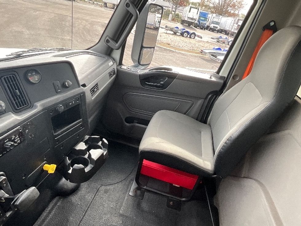 Medium Duty Box Truck-Light and Medium Duty Trucks-International-2020-MV607-Atlanta-GA-109,965\n\t\tmiles-$ 69,750 - Image 19