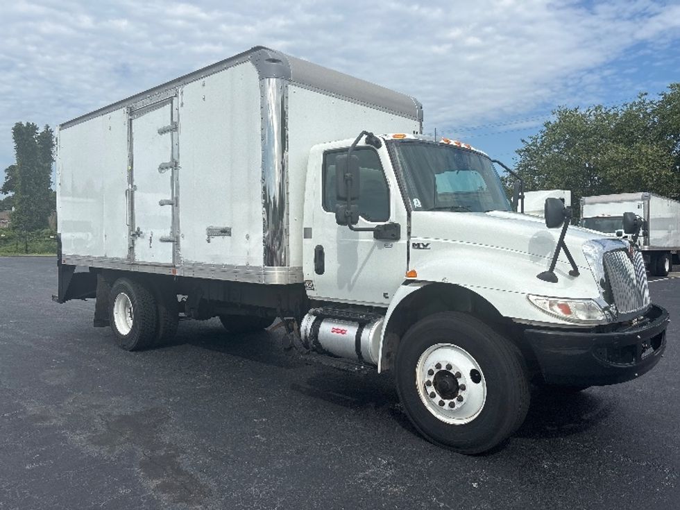 Medium Duty Box Truck-Light and Medium Duty Trucks-International-2020-MV607-Atlanta-GA-114,278\n\t\tmiles-$ 41,000 - Image 1