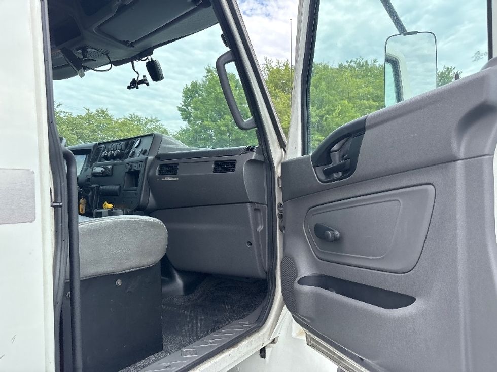 Medium Duty Box Truck-Light and Medium Duty Trucks-International-2020-MV607-Atlanta-GA-114,278\n\t\tmiles-$ 41,000 - Image 19