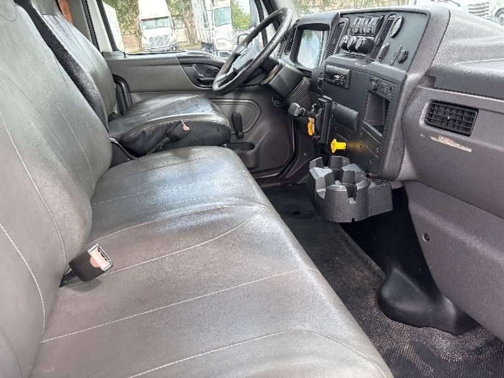 Medium Duty Box Truck-Light and Medium Duty Trucks-International-2020-MV607-Atlanta-GA-114,278\n\t\tmiles-$ 41,000 - Image 21
