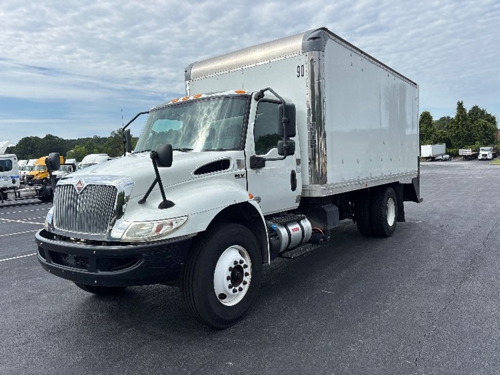 Medium Duty Box Truck-Light and Medium Duty Trucks-International-2020-MV607-Atlanta-GA-114,278\n\t\tmiles-$ 41,000 - Image 3