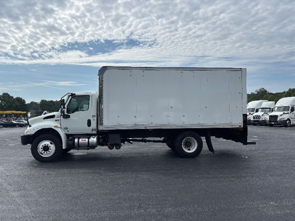 Medium Duty Box Truck-Light and Medium Duty Trucks-International-2020-MV607-Atlanta-GA-114,278\n\t\tmiles-$ 41,000 - Image 4
