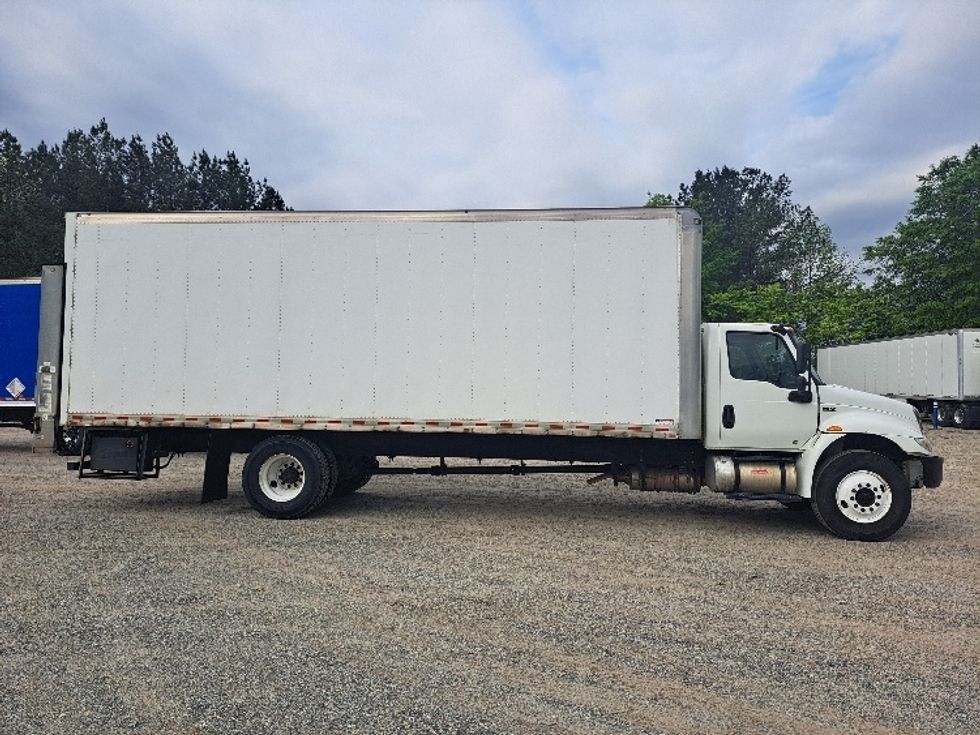 Medium Duty Box Truck-Light and Medium Duty Trucks-International-2020-MV607-Atlanta-GA-320,440\n\t\tmiles-$ 27,500 - Image 15