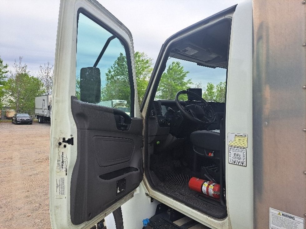 Medium Duty Box Truck-Light and Medium Duty Trucks-International-2020-MV607-Atlanta-GA-320,440\n\t\tmiles-$ 27,500 - Image 16