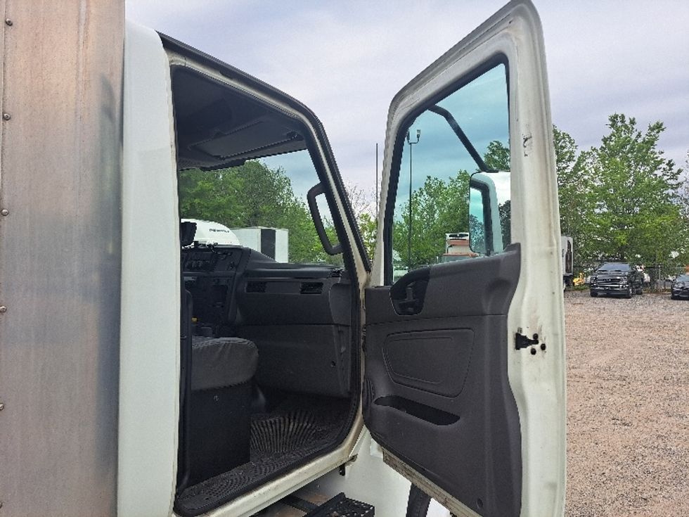 Medium Duty Box Truck-Light and Medium Duty Trucks-International-2020-MV607-Atlanta-GA-320,440\n\t\tmiles-$ 27,500 - Image 20