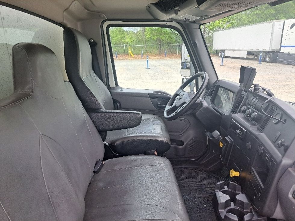 Medium Duty Box Truck-Light and Medium Duty Trucks-International-2020-MV607-Atlanta-GA-320,440\n\t\tmiles-$ 27,500 - Image 22