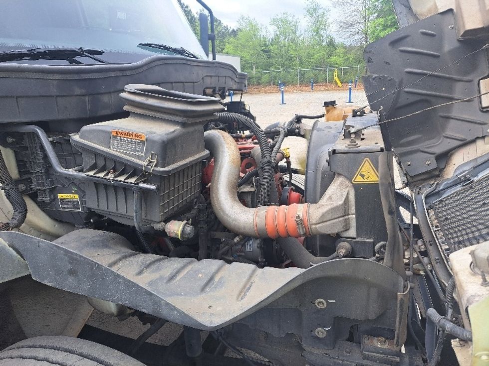 Medium Duty Box Truck-Light and Medium Duty Trucks-International-2020-MV607-Atlanta-GA-320,440\n\t\tmiles-$ 27,500 - Image 23