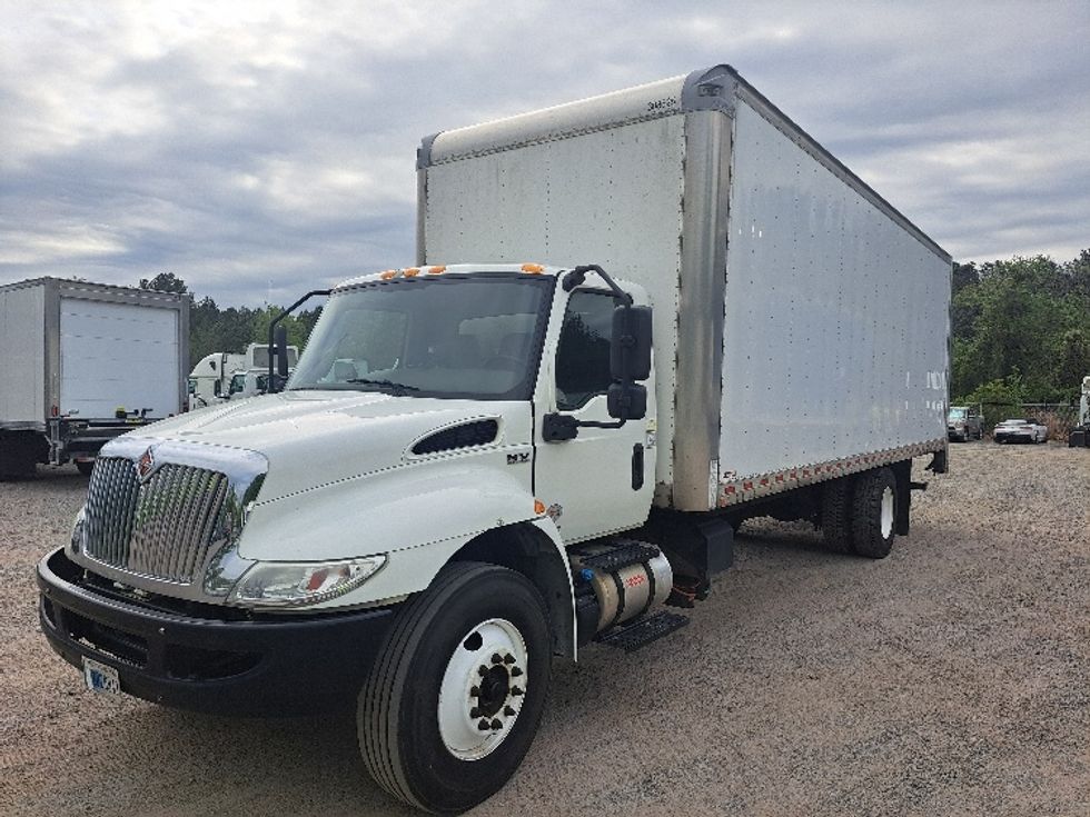 Medium Duty Box Truck-Light and Medium Duty Trucks-International-2020-MV607-Atlanta-GA-320,440\n\t\tmiles-$ 27,500 - Image 3