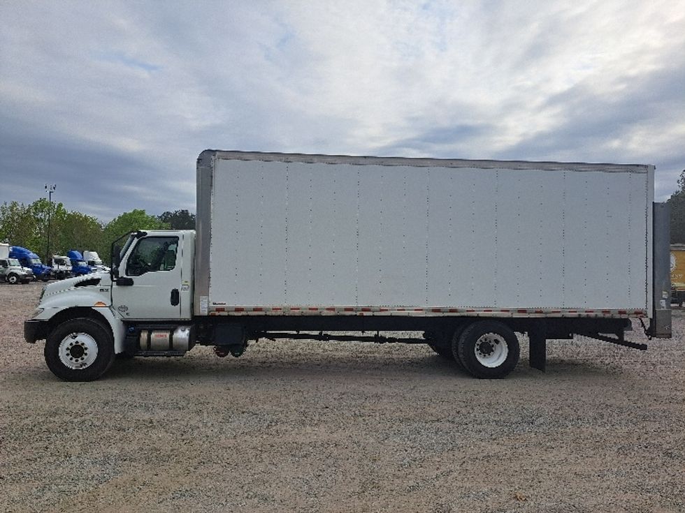 Medium Duty Box Truck-Light and Medium Duty Trucks-International-2020-MV607-Atlanta-GA-320,440\n\t\tmiles-$ 27,500 - Image 4