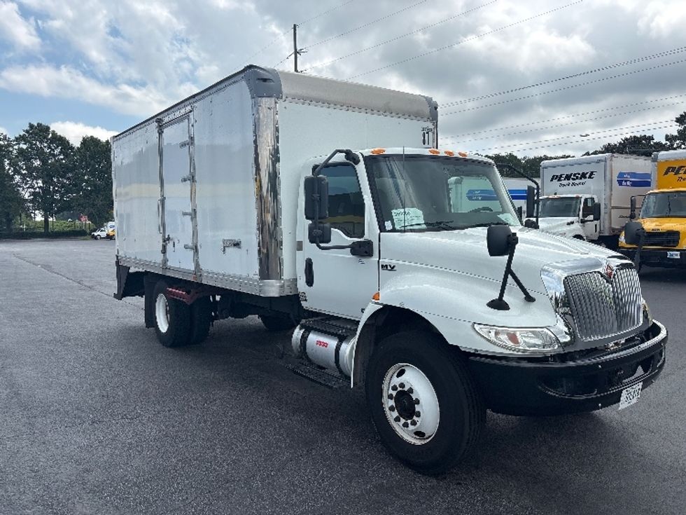Medium Duty Box Truck-Light and Medium Duty Trucks-International-2020-MV607-Atlanta-GA-68,522\n\t\tmiles-$ 45,250 - Image 1