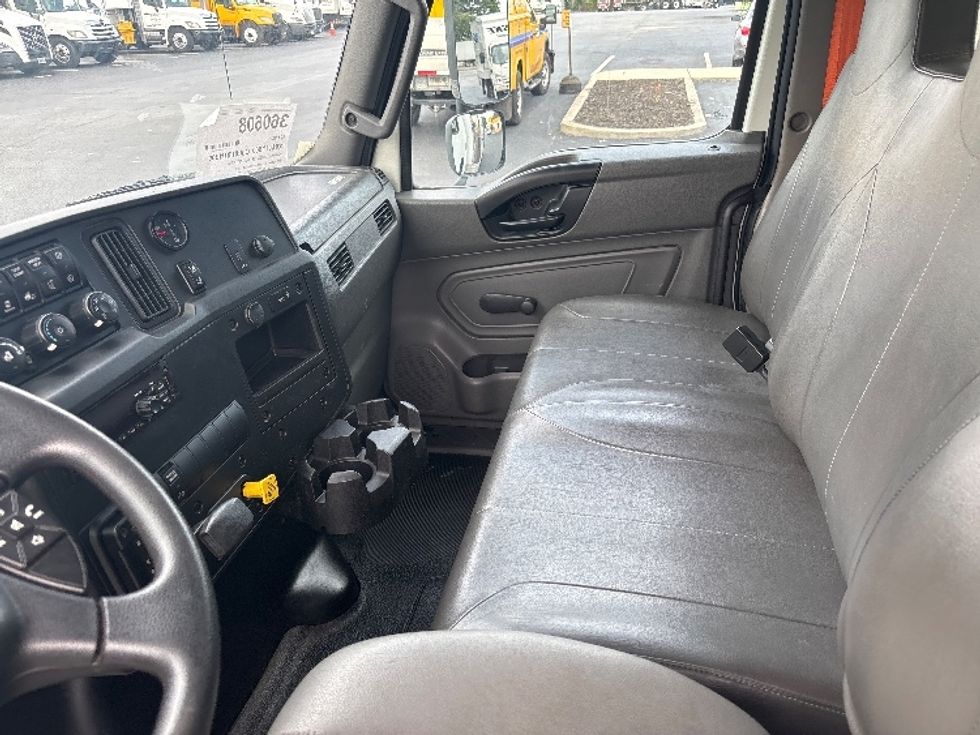 Medium Duty Box Truck-Light and Medium Duty Trucks-International-2020-MV607-Atlanta-GA-68,522\n\t\tmiles-$ 45,250 - Image 18