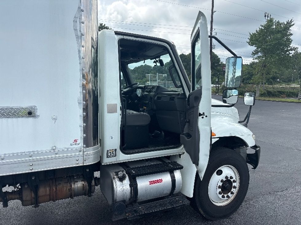 Medium Duty Box Truck-Light and Medium Duty Trucks-International-2020-MV607-Atlanta-GA-68,522\n\t\tmiles-$ 45,250 - Image 19