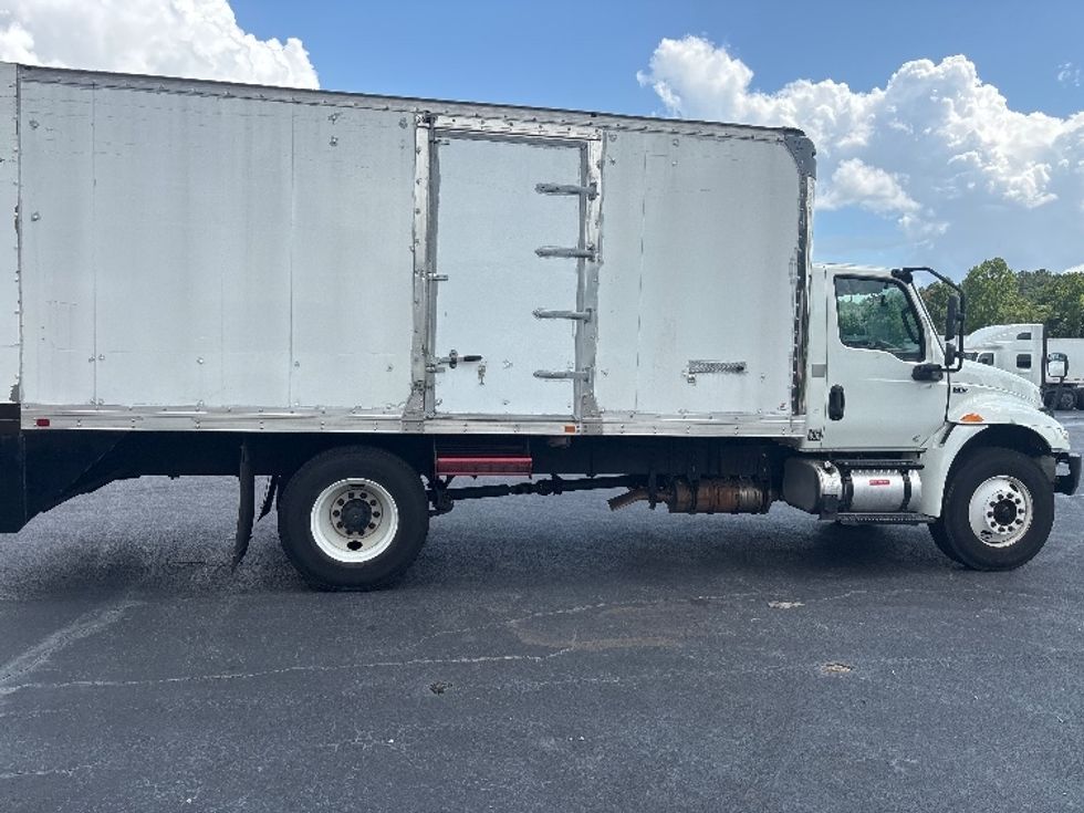 Medium Duty Box Truck-Light and Medium Duty Trucks-International-2020-MV607-Atlanta-GA-68,522\n\t\tmiles-$ 45,250 - Image 24