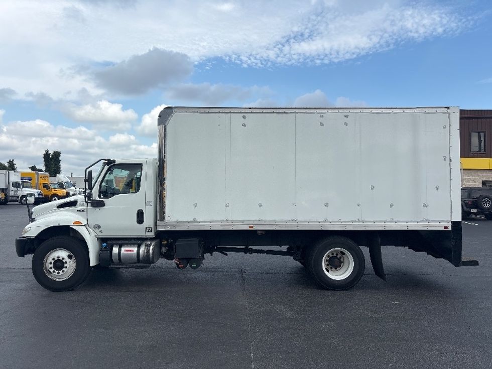 Medium Duty Box Truck-Light and Medium Duty Trucks-International-2020-MV607-Atlanta-GA-68,522\n\t\tmiles-$ 45,250 - Image 4