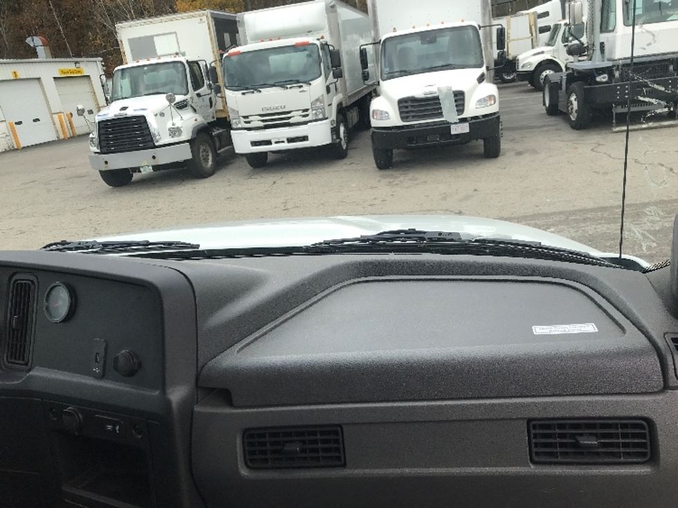 Medium Duty Box Truck-Light and Medium Duty Trucks-International-2020-MV607-Auburn-MA-22,073\n\t\tmiles-$ 55,750 - Image 17