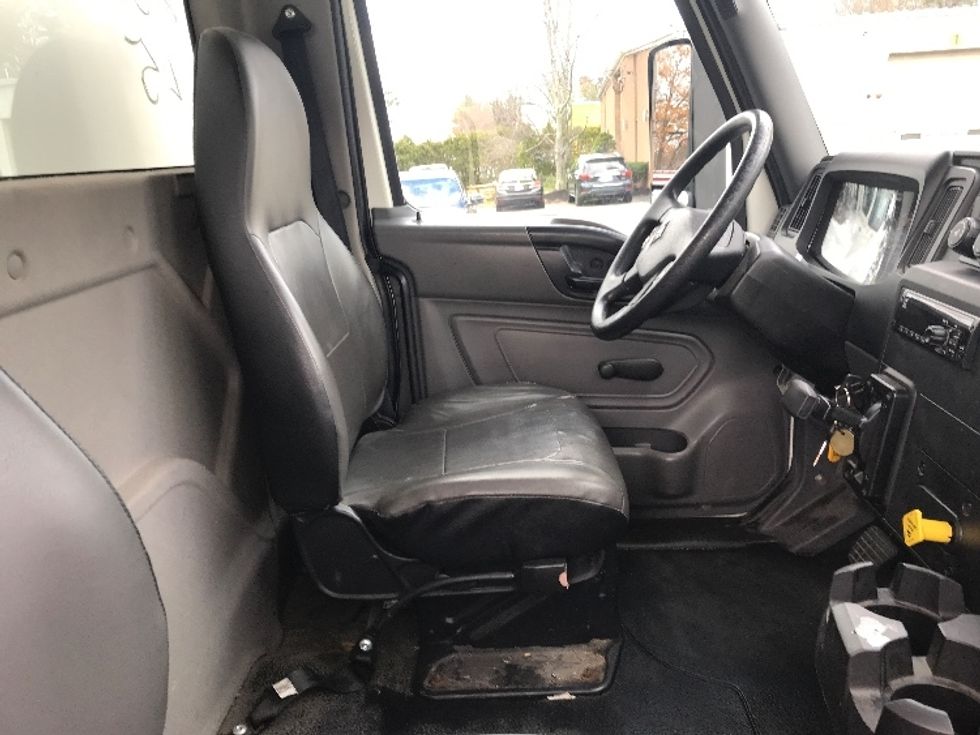 Medium Duty Box Truck-Light and Medium Duty Trucks-International-2020-MV607-Auburn-MA-22,073\n\t\tmiles-$ 55,750 - Image 18