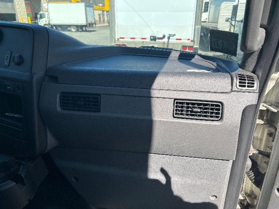 Medium Duty Box Truck-Light and Medium Duty Trucks-International-2020-MV607-Auburn-MA-245,302\n\t\tmiles-$ 29,000 - Image 17