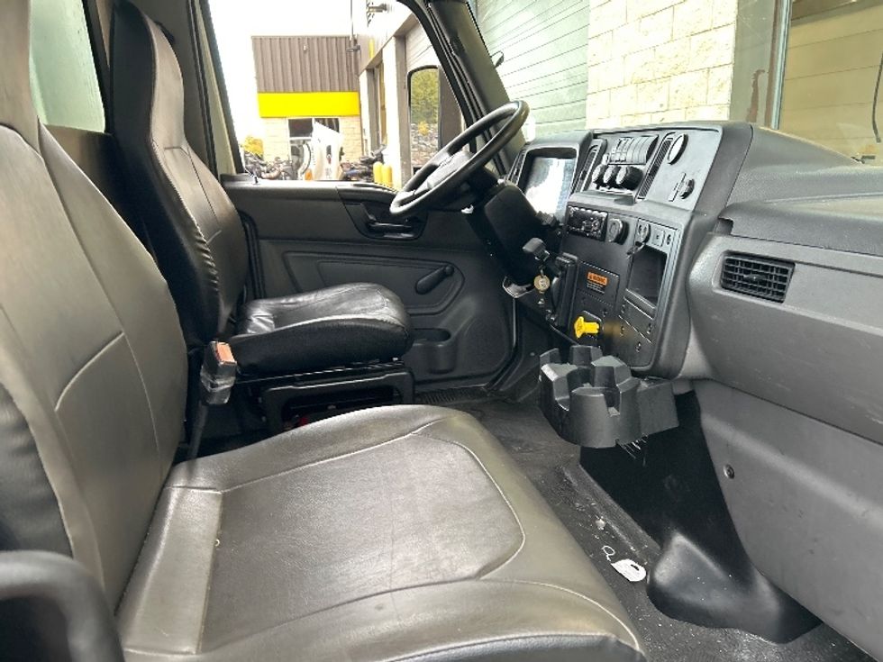 Medium Duty Box Truck-Light and Medium Duty Trucks-International-2020-MV607-Auburn-MA-245,302\n\t\tmiles-$ 29,000 - Image 21
