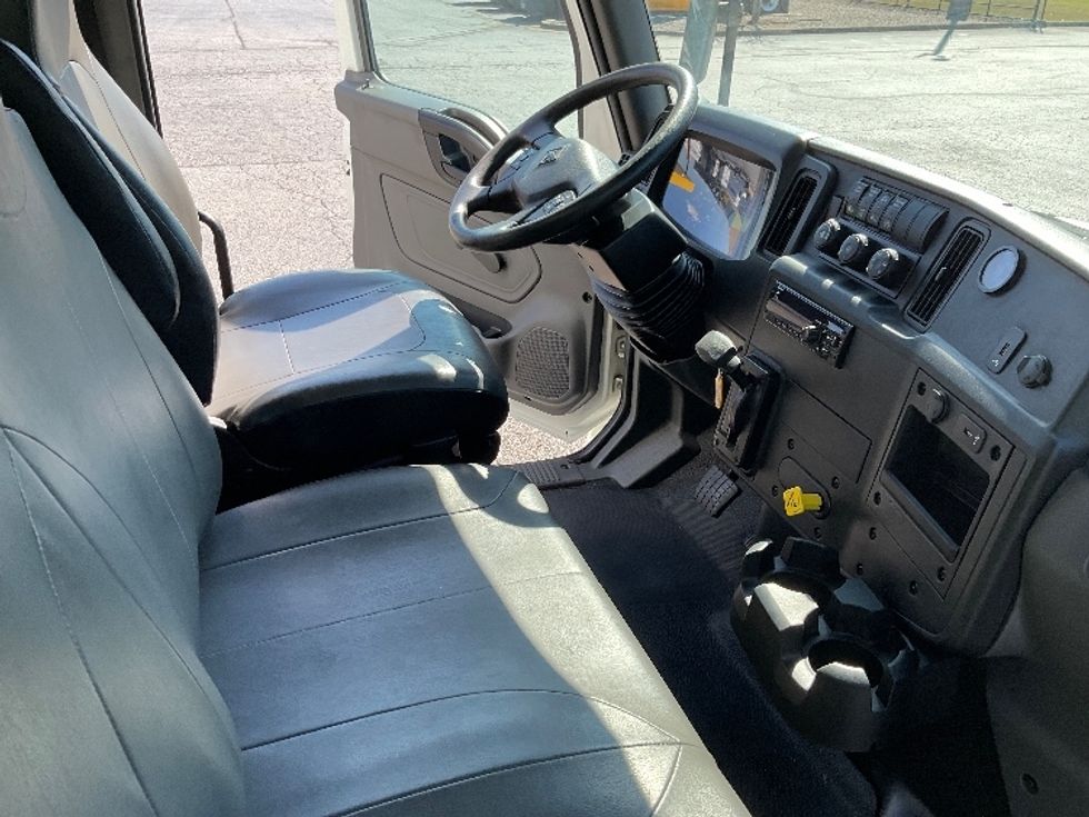 Medium Duty Box Truck-Light and Medium Duty Trucks-International-2020-MV607-Augusta-GA-200,546\n\t\tmiles-$ 43,750 - Image 22