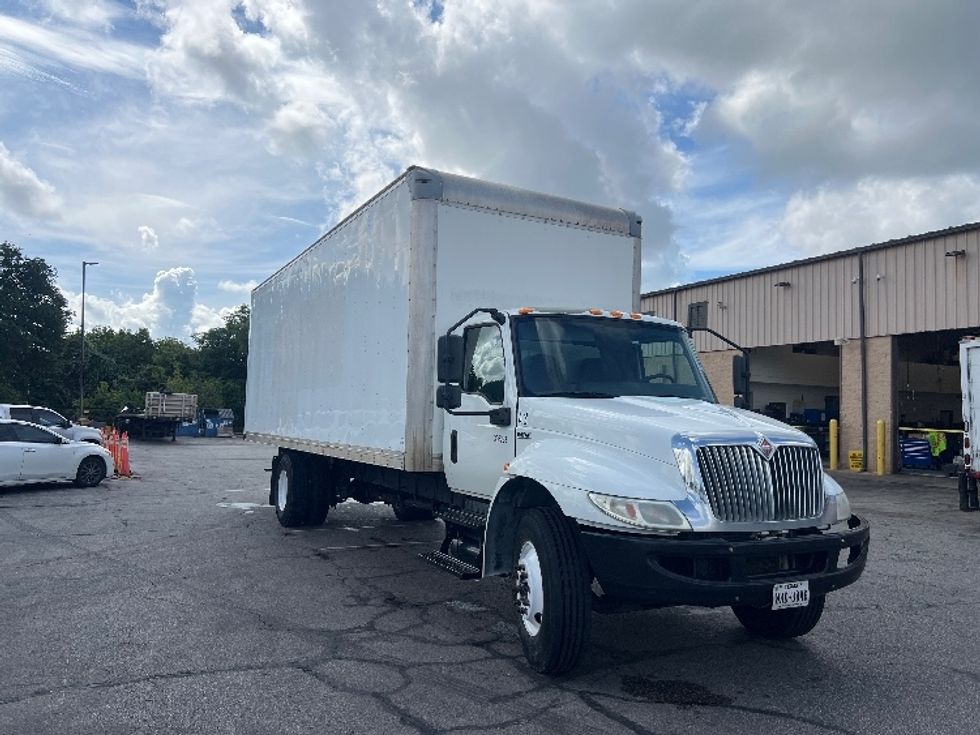 Medium Duty Box Truck-Light and Medium Duty Trucks-International-2020-MV607-Austin-TX-205,996\n\t\tmiles-$ 42,750 - Image 1
