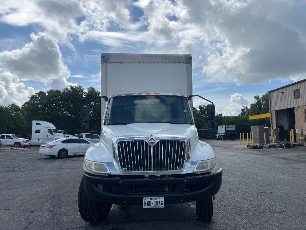 Medium Duty Box Truck-Light and Medium Duty Trucks-International-2020-MV607-Austin-TX-205,996\n\t\tmiles-$ 42,750 - Image 2