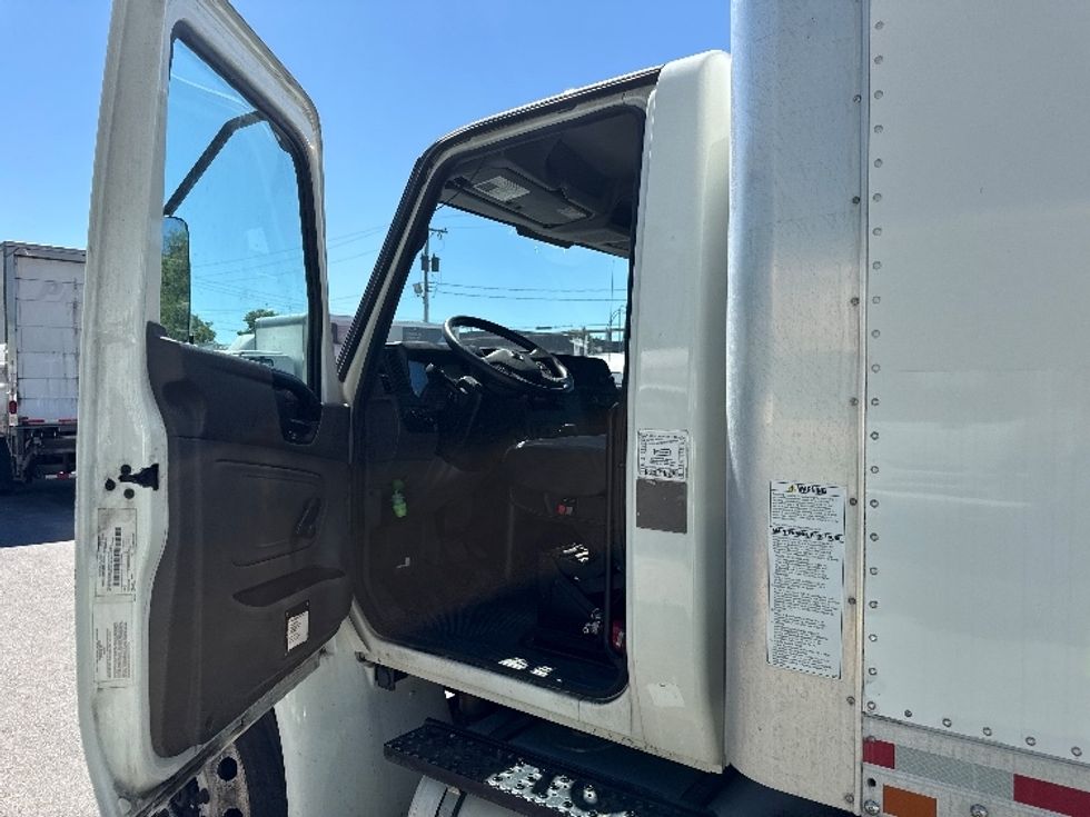 Medium Duty Box Truck-Light and Medium Duty Trucks-International-2020-MV607-Baltimore-MD-139,230\n\t\tmiles-$ 58,000 - Image 16