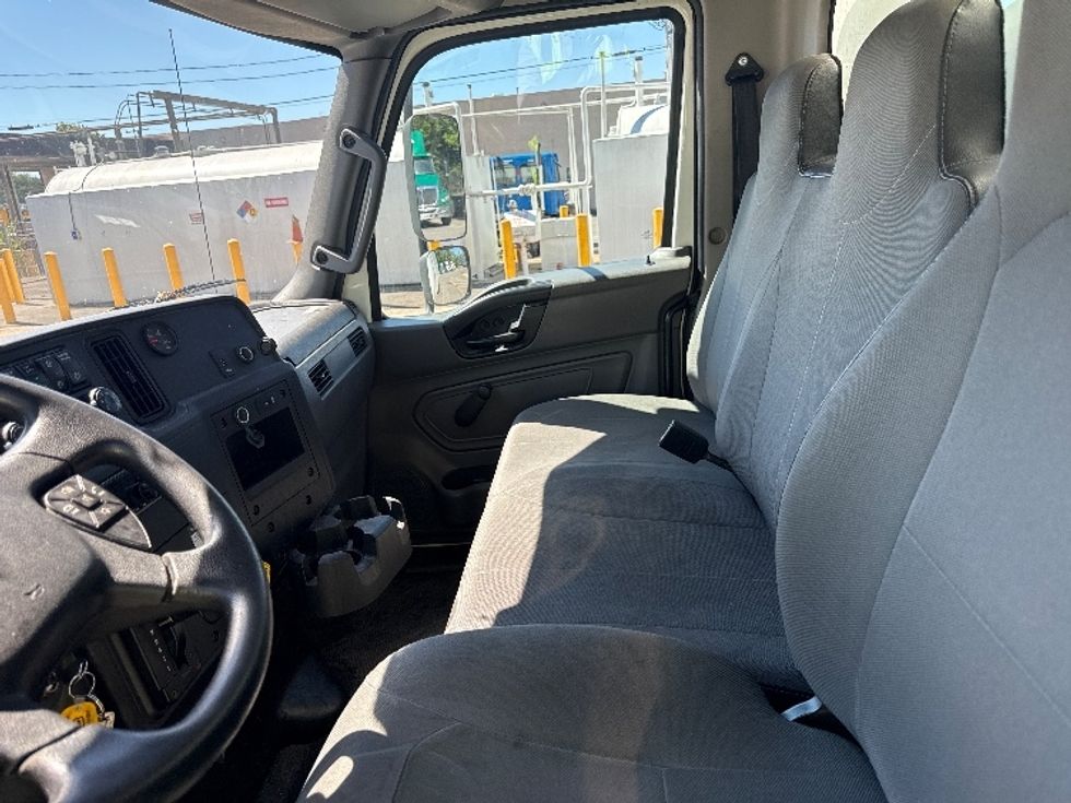 Medium Duty Box Truck-Light and Medium Duty Trucks-International-2020-MV607-Baltimore-MD-139,230\n\t\tmiles-$ 58,000 - Image 19