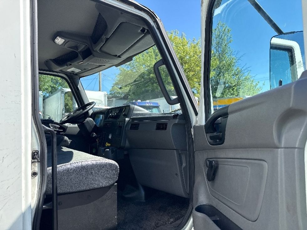 Medium Duty Box Truck-Light and Medium Duty Trucks-International-2020-MV607-Baltimore-MD-139,230\n\t\tmiles-$ 58,000 - Image 20