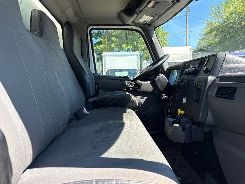 Medium Duty Box Truck-Light and Medium Duty Trucks-International-2020-MV607-Baltimore-MD-139,230\n\t\tmiles-$ 58,000 - Image 22