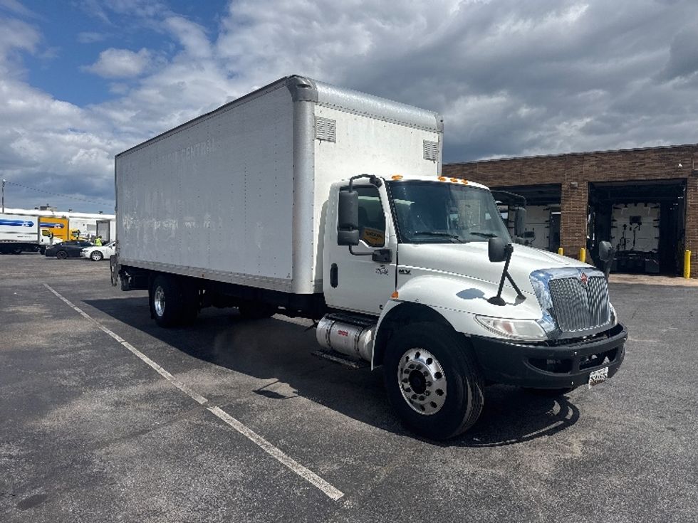 Medium Duty Box Truck-Light and Medium Duty Trucks-International-2020-MV607-Baltimore-MD-318,675\n\t\tmiles-$ 26,250 - Image 1
