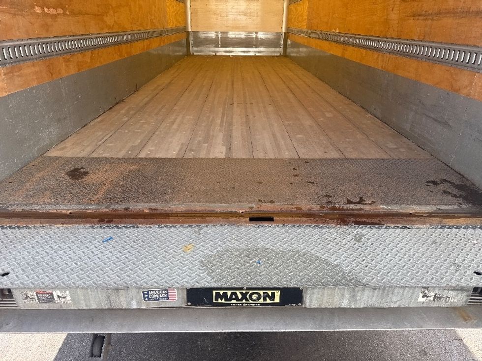 Medium Duty Box Truck-Light and Medium Duty Trucks-International-2020-MV607-Baltimore-MD-318,675\n\t\tmiles-$ 26,250 - Image 10