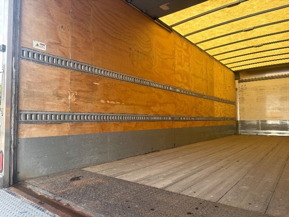 Medium Duty Box Truck-Light and Medium Duty Trucks-International-2020-MV607-Baltimore-MD-318,675\n\t\tmiles-$ 26,250 - Image 11