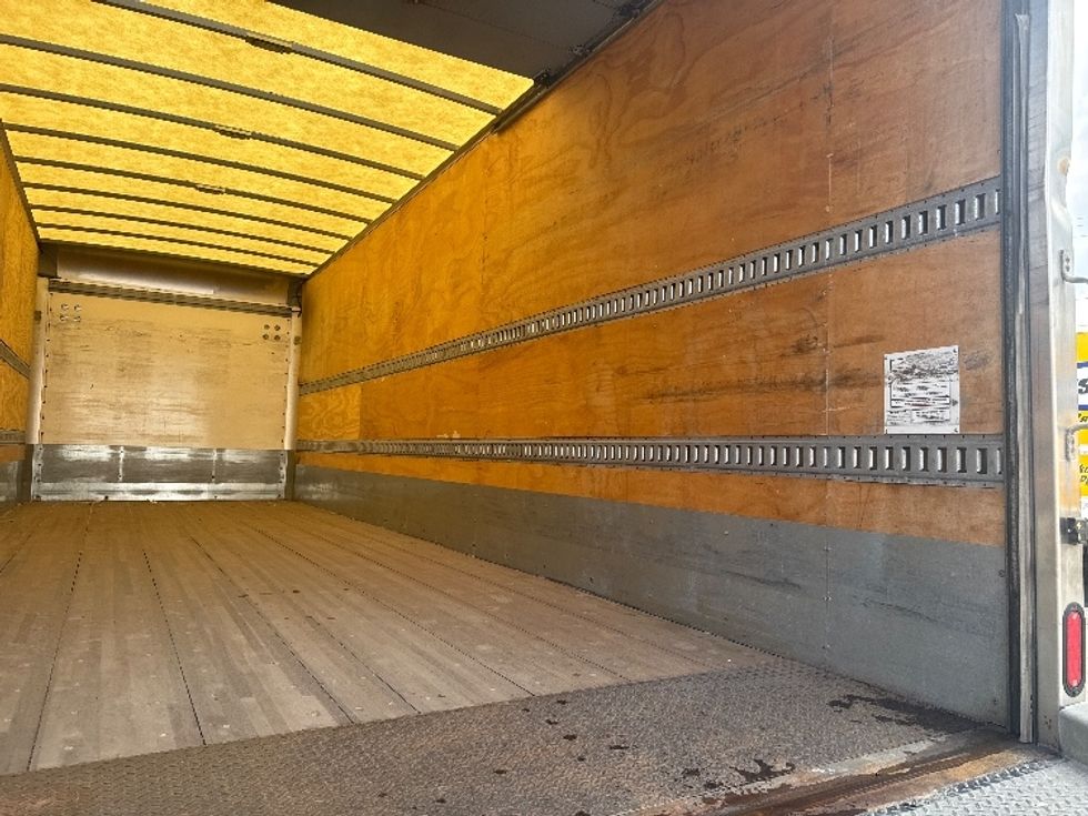 Medium Duty Box Truck-Light and Medium Duty Trucks-International-2020-MV607-Baltimore-MD-318,675\n\t\tmiles-$ 26,250 - Image 12