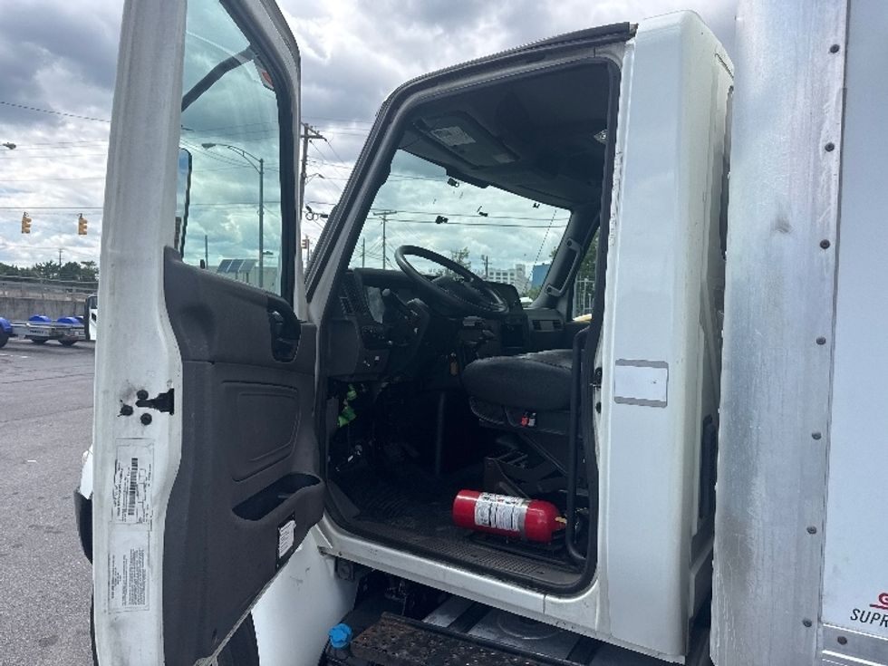Medium Duty Box Truck-Light and Medium Duty Trucks-International-2020-MV607-Baltimore-MD-318,675\n\t\tmiles-$ 26,250 - Image 16