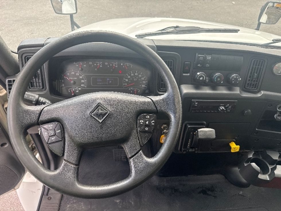 Medium Duty Box Truck-Light and Medium Duty Trucks-International-2020-MV607-Baltimore-MD-318,675\n\t\tmiles-$ 26,250 - Image 18