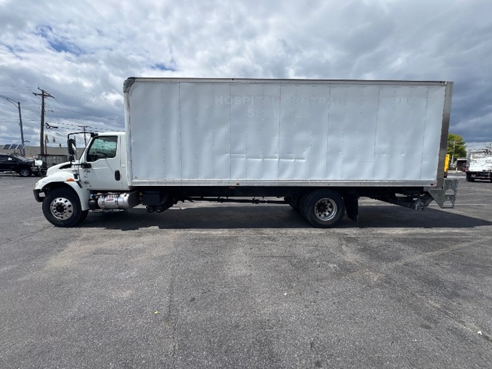 Medium Duty Box Truck-Light and Medium Duty Trucks-International-2020-MV607-Baltimore-MD-318,675\n\t\tmiles-$ 26,250 - Image 4