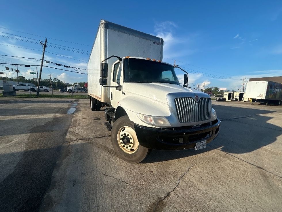 Medium Duty Box Truck-Light and Medium Duty Trucks-International-2020-MV607-Beaumont-TX-264,816\n\t\tmiles-$ 38,000 - Image 1