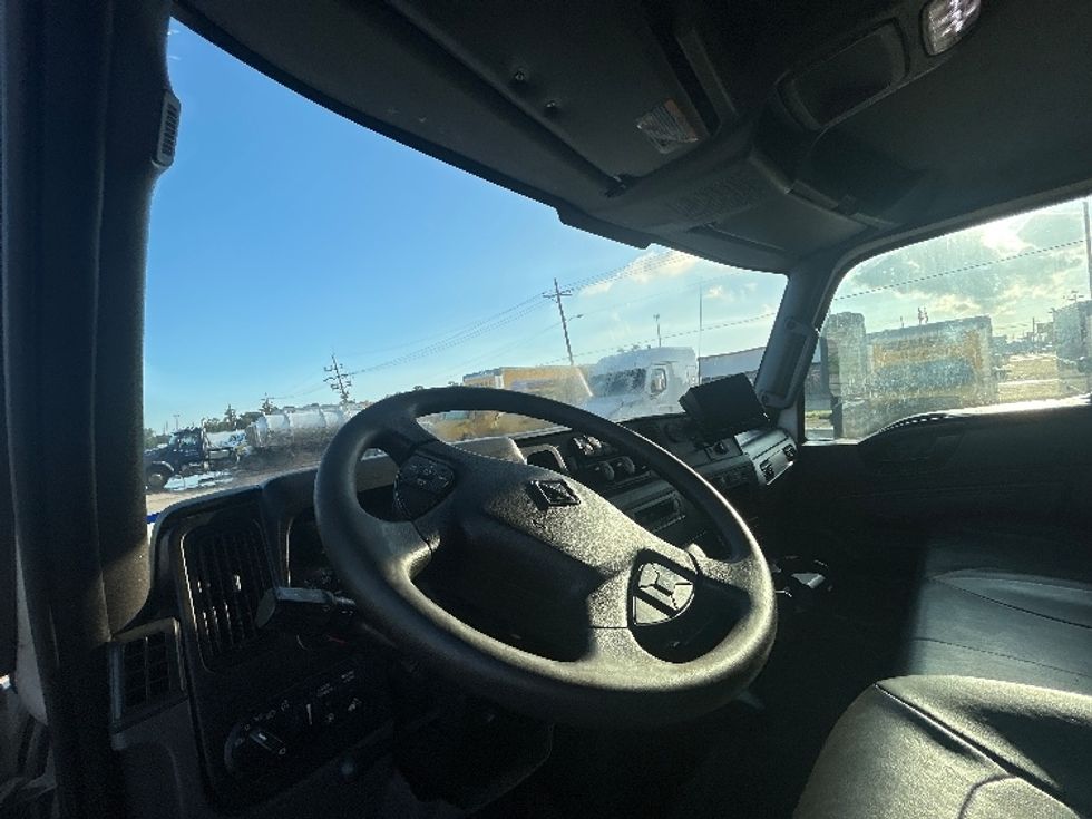 Medium Duty Box Truck-Light and Medium Duty Trucks-International-2020-MV607-Beaumont-TX-264,816\n\t\tmiles-$ 38,000 - Image 17